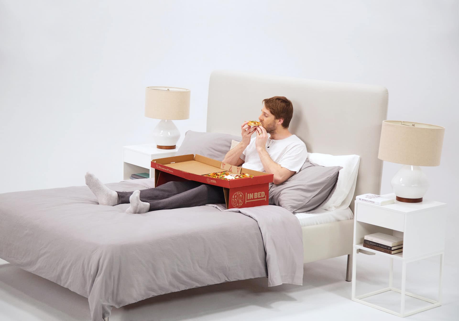 Pizza box that folds out into a table